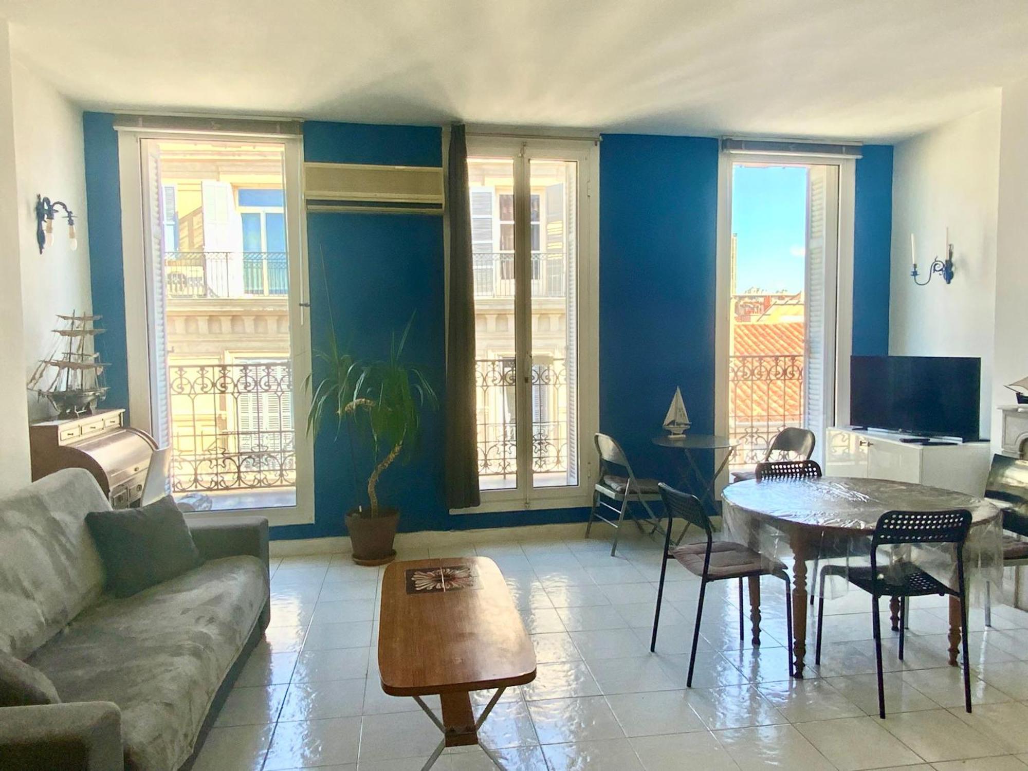 Vieux Port Maritime De 72m² Et Balcon Marseille